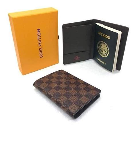 porta passaporto donna louis vuitton usato|Accessori Pre.